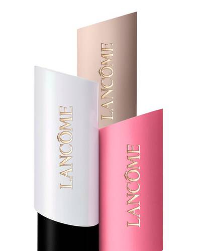 Disposizione a livelli del Teint Idole Shape Stick Foundation, Highlighter e Blush di Lancome in bianco, beige e rosa.