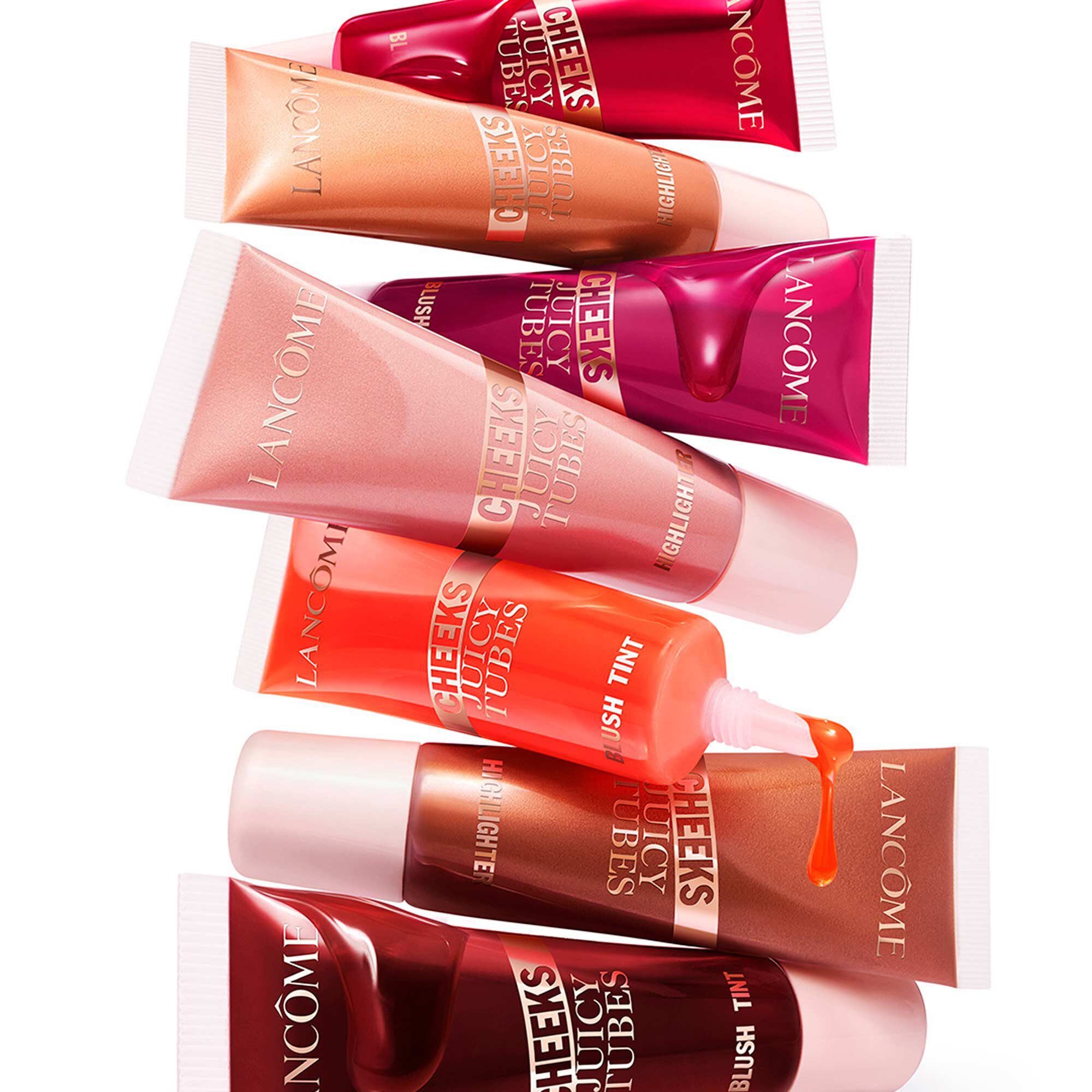 Una pila di illuminanti Juicy Tubes Cheeks in varie tonalita.
