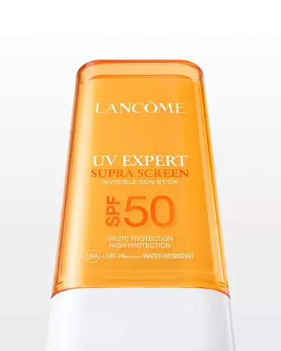 Lifestyle packshot of UV EXPERT SUPRA SCREEN  INVISIBLE SUN STICK SPF 50