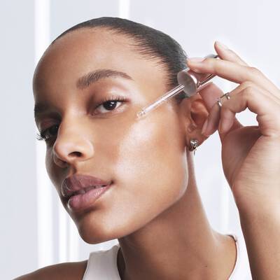 Siero rimpolpante viso: benefici, risultati e applicazione – Lancome