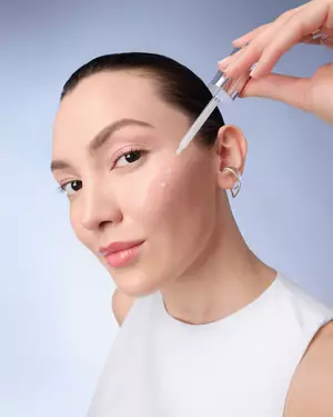 Immagine di applicazione del siero Genifique