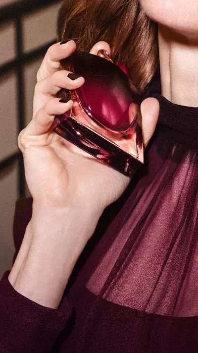 Illustrazione profumo con La vie est belle very cherry - Lancome