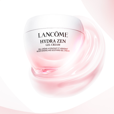 Vasetto di crema gel Lancome Hydra Zen circondato da un vortice di gel rosa traslucido.