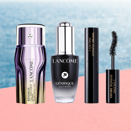 Immagine di prodotti per la cura della pelle e il trucco di Lancome, tra cui crema idratante e mascara, su uno sfondo blu chiaro.