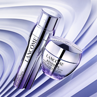 Lancome Renergie H.C.F. Triple Serum e H.P.N. 300-Peptide Cream su uno sfondo astratto viola.