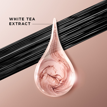 Estratto di te bianco in goccia, con sfondo elegante e linee nere che ne esaltano la delicatezza.